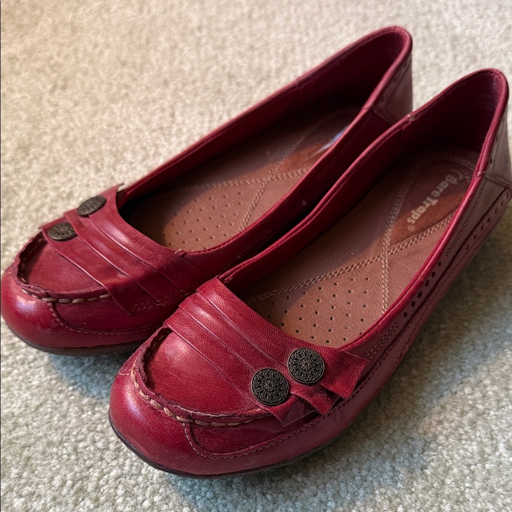Bare Traps Women's Red Katarina Flats - Picture 3 of 7